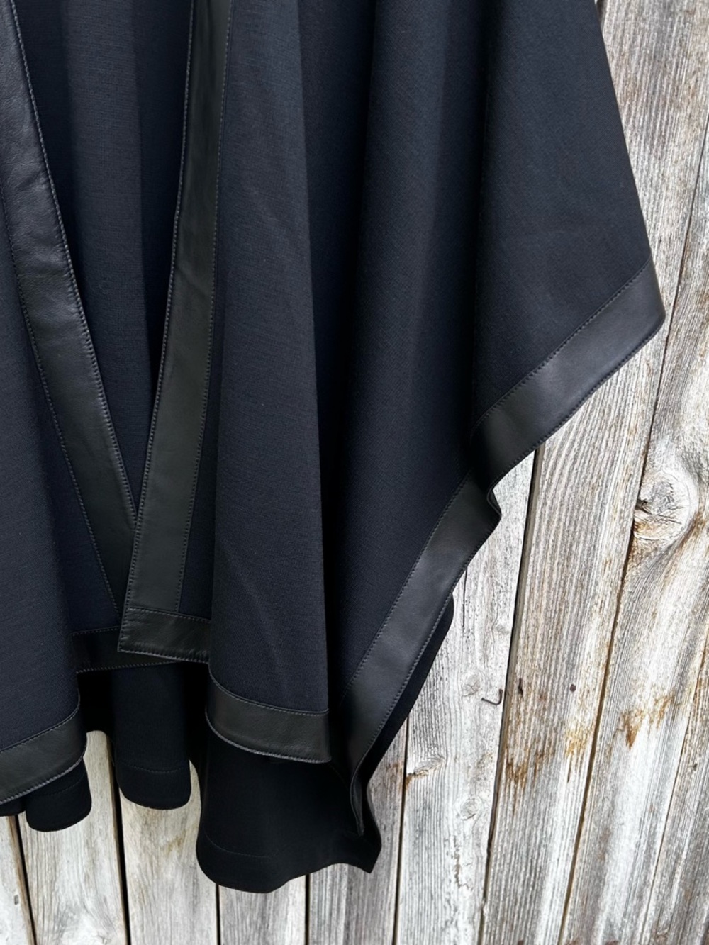 New St. John Milano Knit Leather Trim Cape Wool Rayon Black OS - Picture 7 of 14